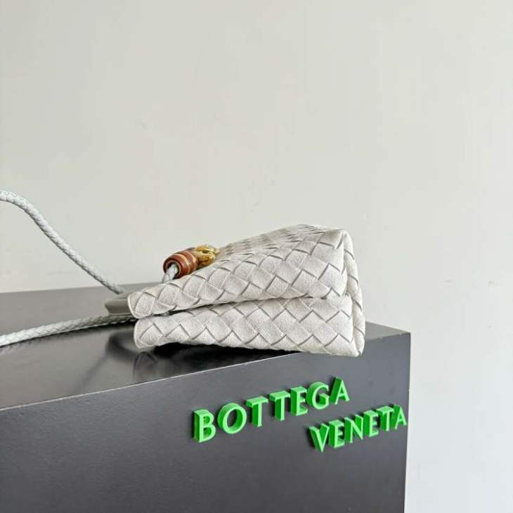 Picture of Bottega Veneta Handbags _SKUfw216010277fw